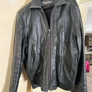 Kenneth Cole men’s L distressed leather lined jacket.